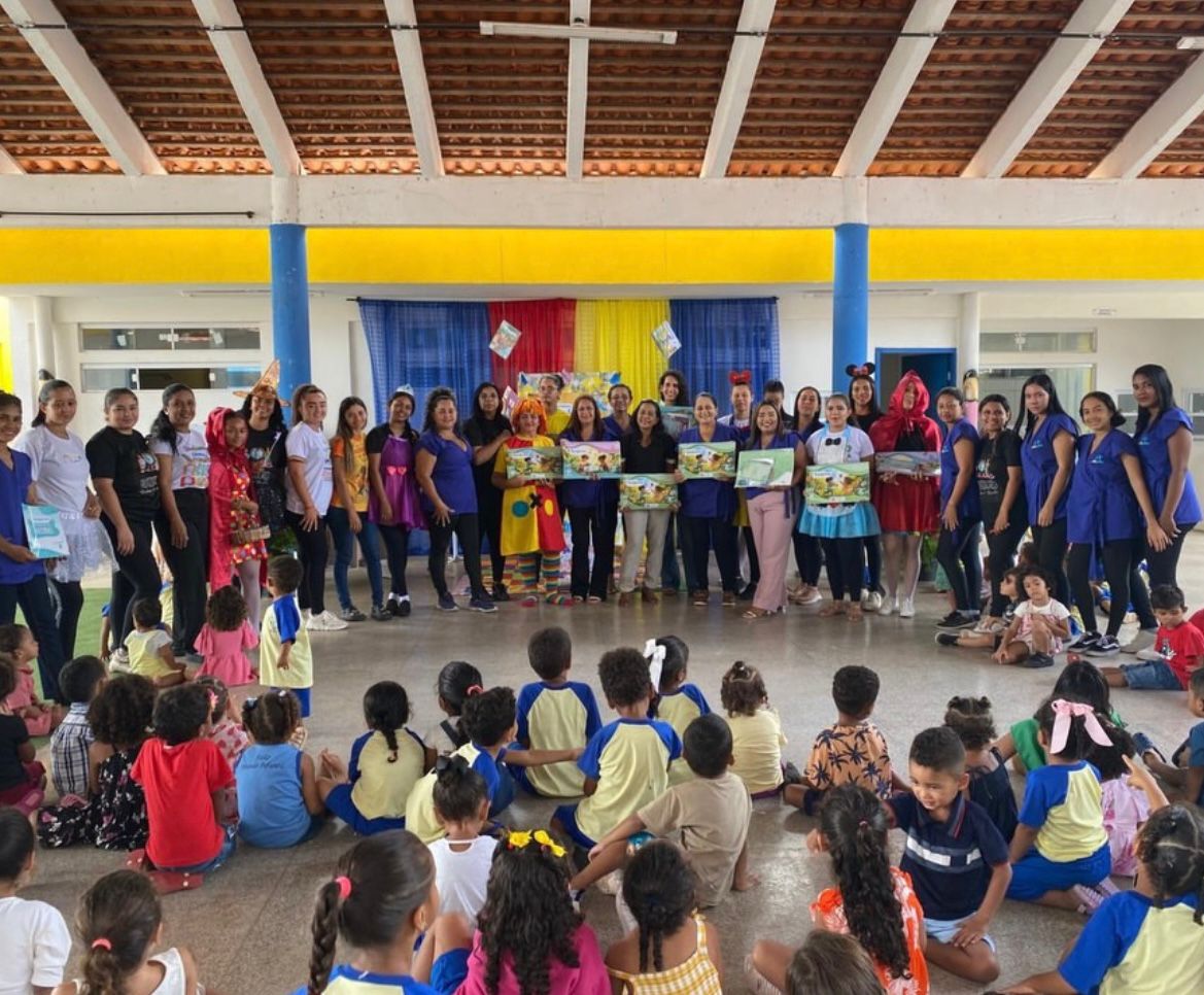 Prefeitura de Duque Bacelar realiza entrega de livros didáticos para alunos da rede municipal