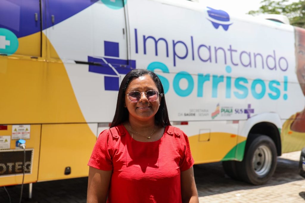 Programa Implantando Mais Sorrisos entrega 700 próteses dentárias a moradores do território Entre Rios