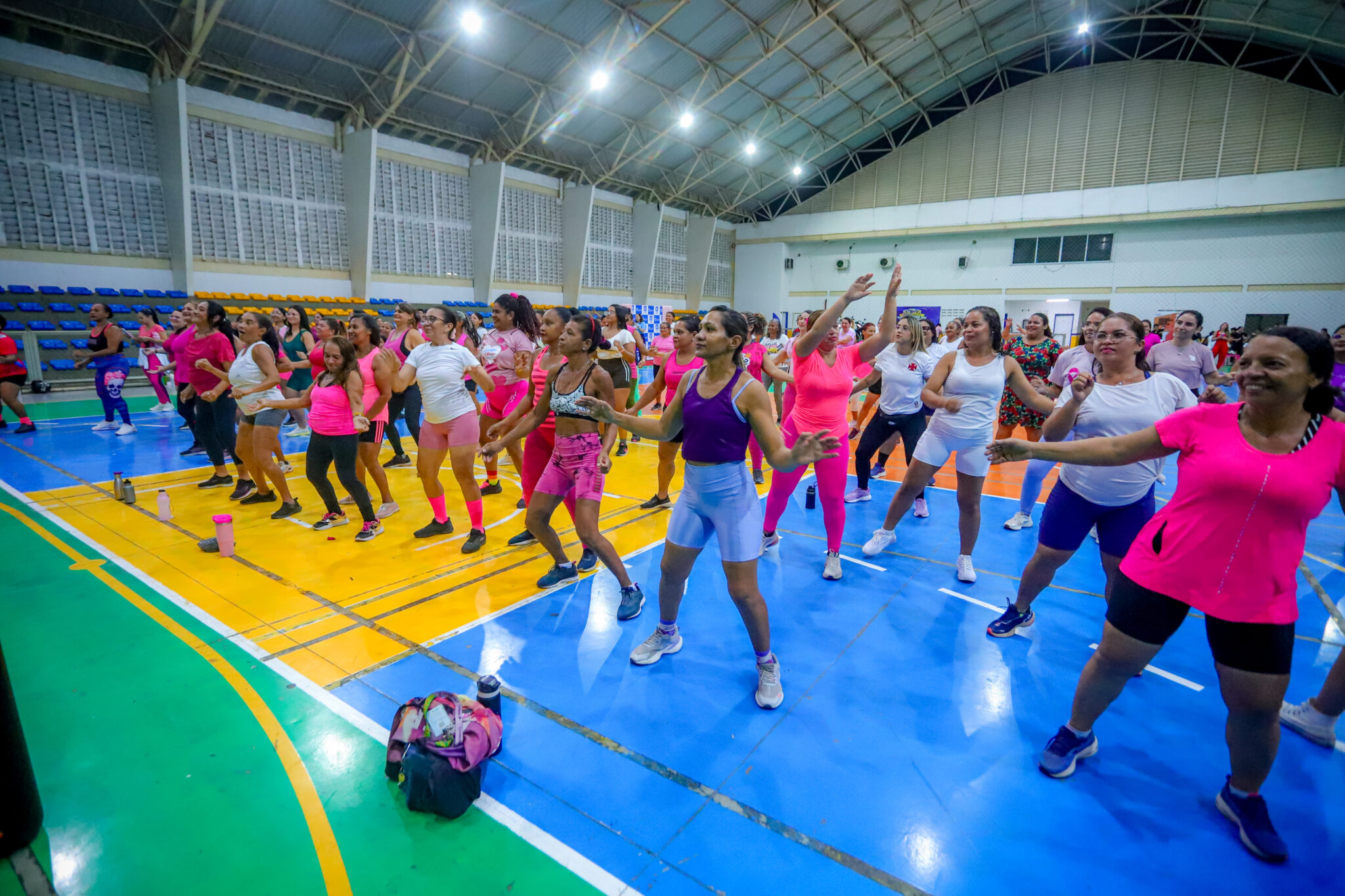 Aulão de dia das mães promovido pela Prefeitura reúne mães com dança, autocuidado e integração