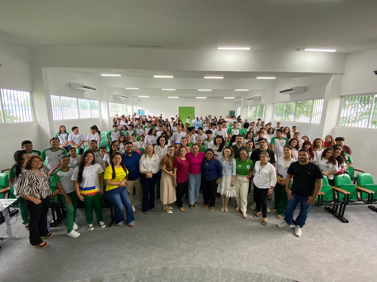 Semarh leva educação ambiental a 71 escolas em 31 municípios e distribui cerca de 15 mil mudas durante o mês de abril no Piauí