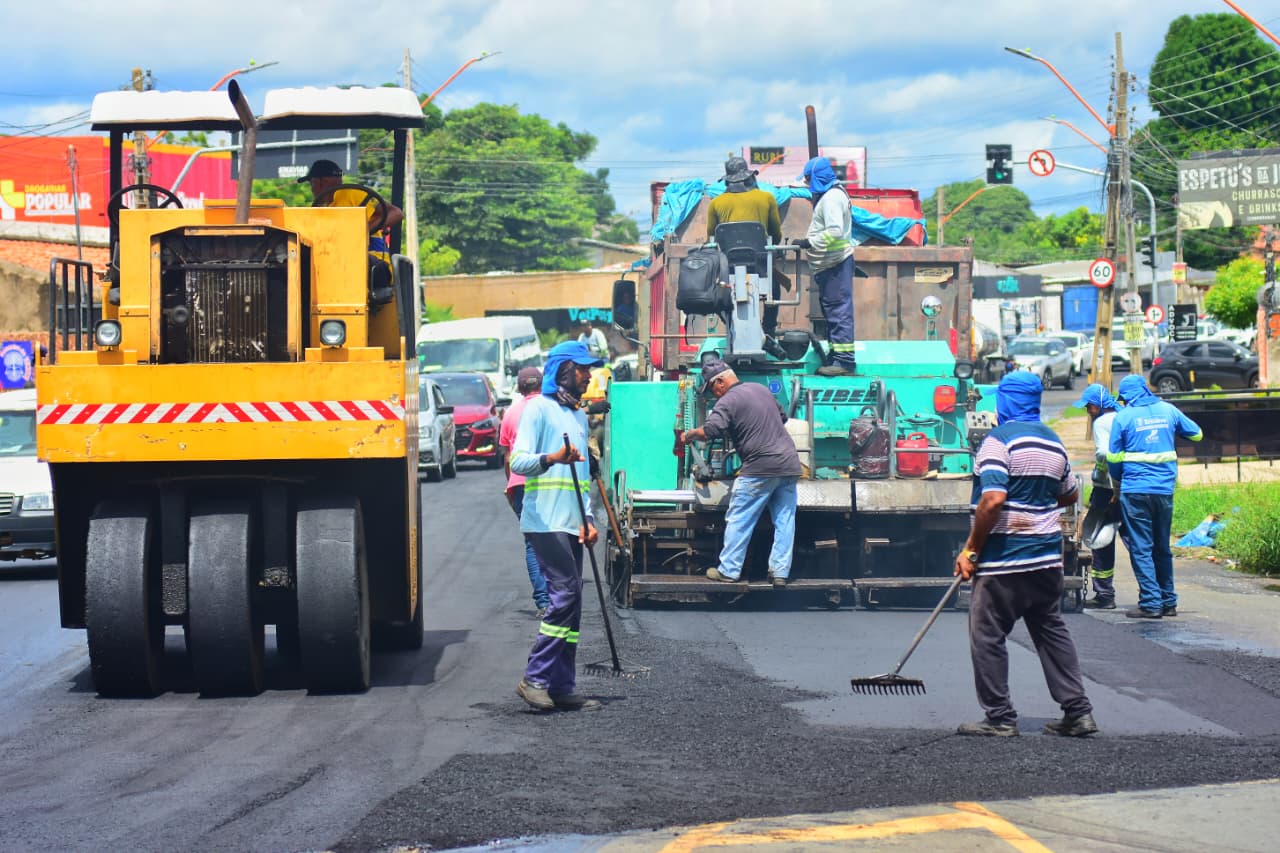 Prefeitura de Teresina executa obra de recapeamento na Avenida Centenário