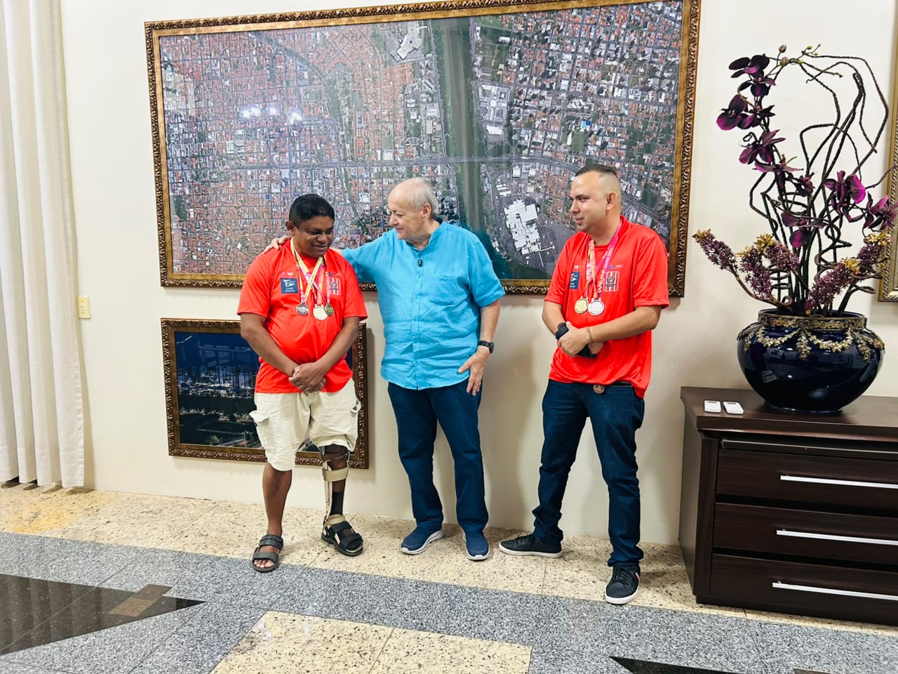 Prefeito Silvio Mendes recebe atletas da Associação Paralímpica River Plate-PI em encontro marcado pelo reconhecimento ao esporte adaptado