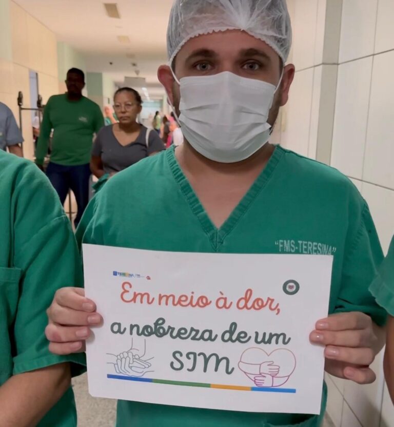 Após doação de órgãos no HUT, jovem é recebido pela família na Colômbia