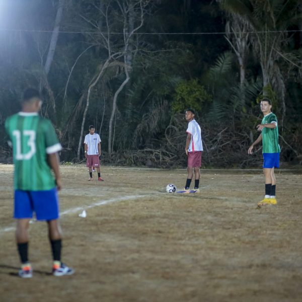 Prefeitura de Timon inaugura nova iluminação do campo de futebol do Povoado São Lourenço