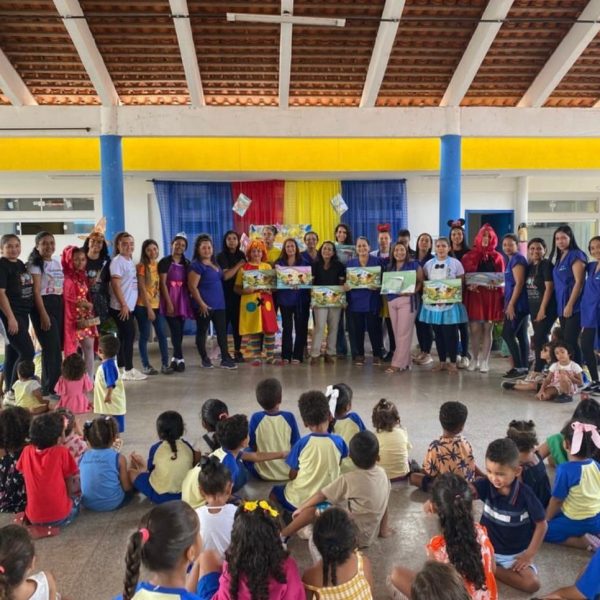 Prefeitura de Duque Bacelar realiza entrega de livros didáticos para alunos da rede municipal