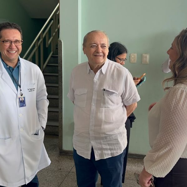 Prefeito de Teresina destaca investimentos no HUT e inaugura novas torres de vídeo de laparoscopia