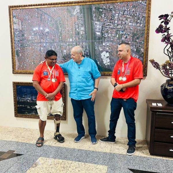 Prefeito Silvio Mendes recebe atletas da Associação Paralímpica River Plate-PI em encontro marcado pelo reconhecimento ao esporte adaptado